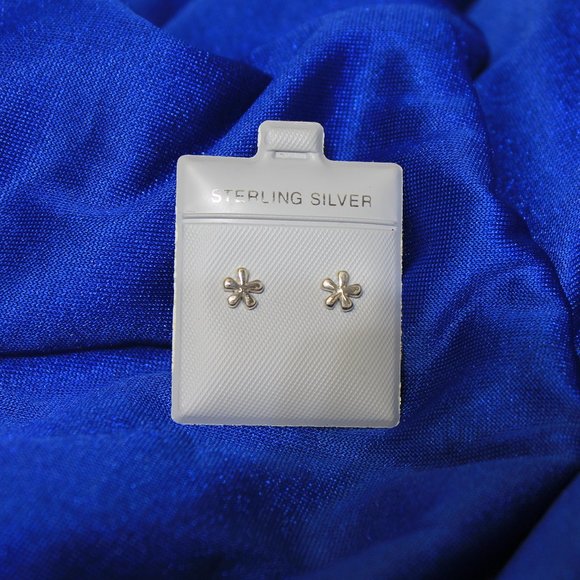 NEW Real Silver (not plated) Flower Earrings on Post - Picture 2 of 3